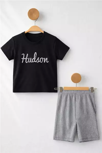 /resimler/cacheweb/urunler/2-9-yas-yazlik-erkek-cocuk-takim-hudson-yazili-siyah1_176421.webp?v=639099648413937408