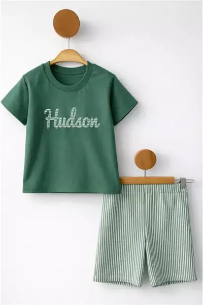 /resimler/cacheweb/urunler/2-9-yas-yazlik-erkek-cocuk-takim-hudson-yazili-yesil1_176431.webp?v=639099650032392763