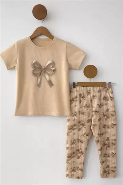 /resimler/cacheweb/urunler/2-9-yas-yazlik-kiz-cocuk-takim-fiyonk-baskili-bej1_176362.webp?v=639098880667031228