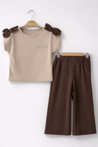 /resimler/cacheweb/urunler/deco-2-6-yas-kiz-cocuk-fiyonklu-yazlik-takim-kahverengi1_176200.webp?v=639095324235973942