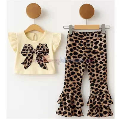 /resimler/cacheweb/urunler/deco-3-18-ay-fiyonklu-leopar-desenli-kiz-bebek-takim-krem1_156004.webp?v=638830992683568357