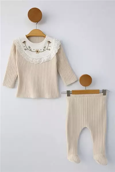 /resimler/cacheweb/urunler/mrt_baby_0-3-6-9-12_ay_yaka_islemeli_kiz_bebek_takim_bej1_173422.webp?v=639060771332372742