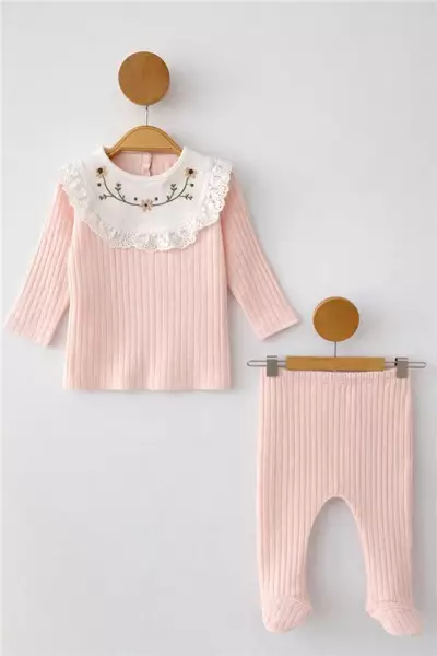 /resimler/cacheweb/urunler/mrt_baby_0-3-6-9-12_ay_yaka_islemeli_kiz_bebek_takim_somon1_173421.webp?v=639060769572995206