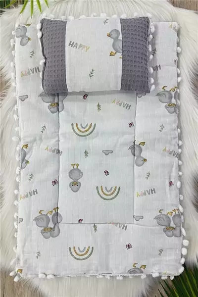 /resimler/cacheweb/urunler/muslin-alt-acma-minderi-ve-yastik-ordekli-gri1_177004.webp?v=639105722448675660