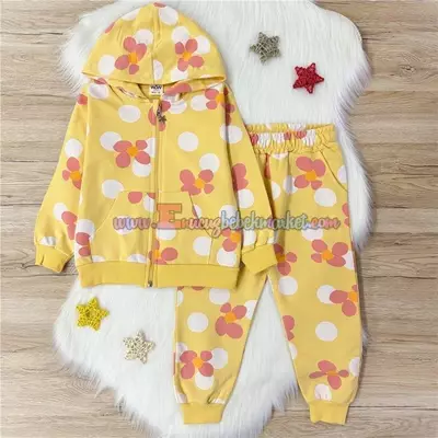 /resimler/cacheweb/urunler/wow_6-24_ay_cicek_baskili_penye_kiz_bebek_takim_sari1_137347.webp?v=638643370535072135